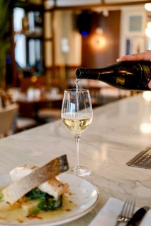 Alcohol-free white wine: prices, ratings and where to buy